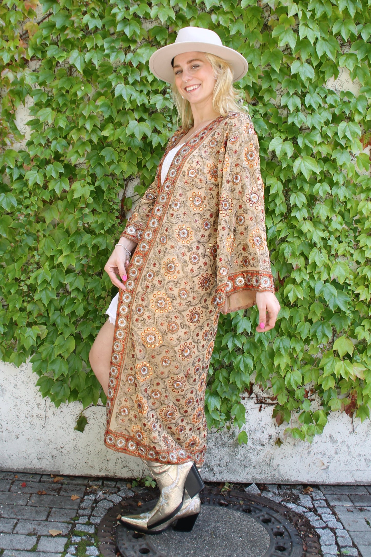 Kimono golden flowers