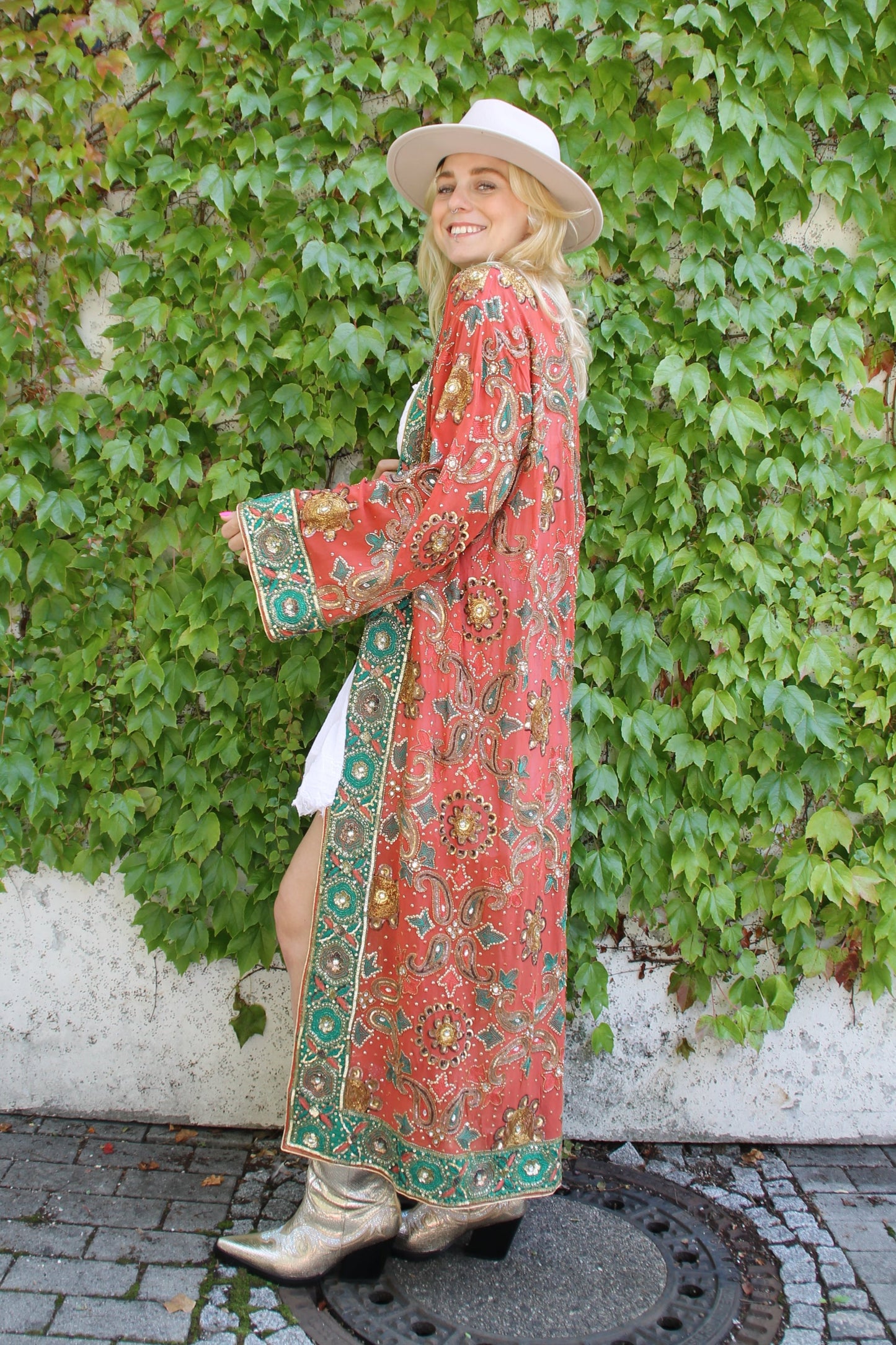 Kimono Lady in red